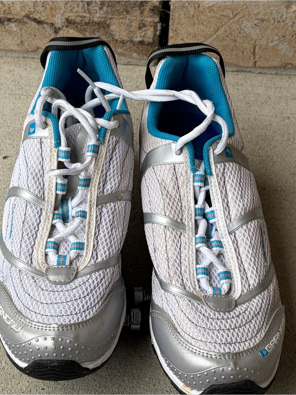 Women’s Road Bike Shoes and Pedal Attachments